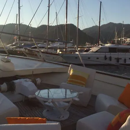 Barefoot Boat Πλωτό κατάλυμα