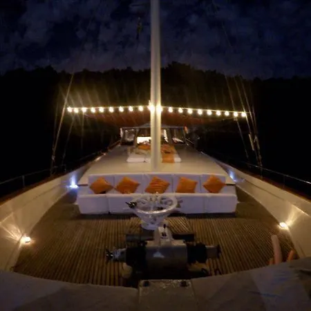 Barefoot Boat Πλωτό κατάλυμα *